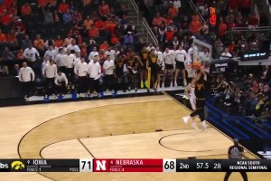 关键时刻整这出？内布拉斯加场上仅有4人，爱荷华直接长传得分！